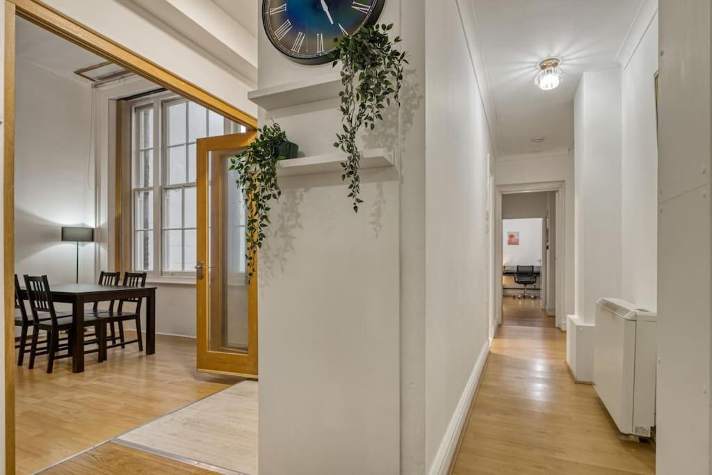 ロンドンCosy 2Br Retreat Near Paddington Stationアパートメント エクステリア 写真
