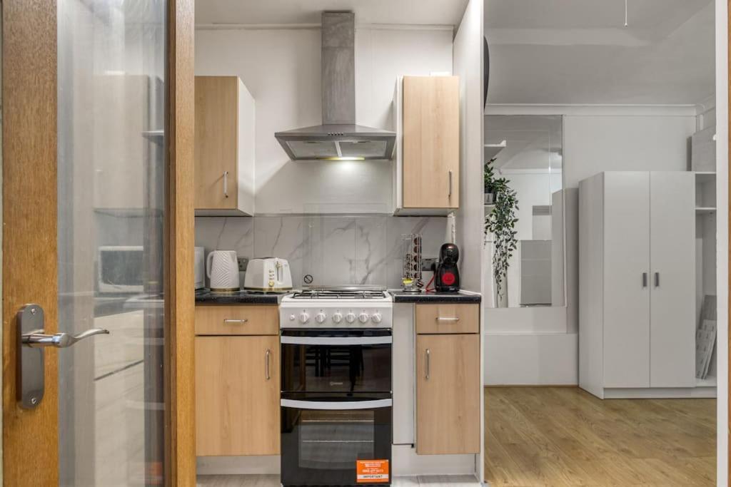 ロンドンCosy 2Br Retreat Near Paddington Stationアパートメント エクステリア 写真